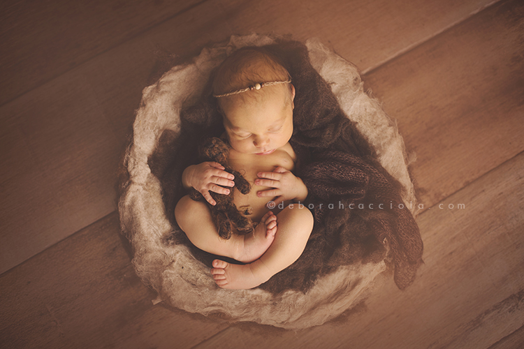 photo de bébé dans un panier